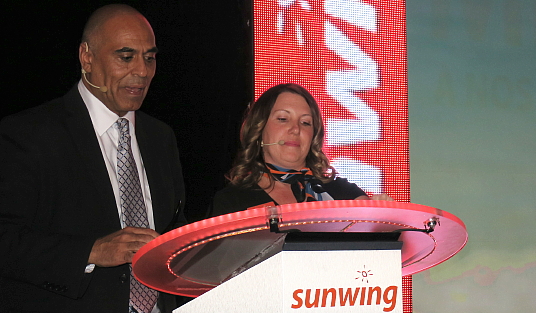 Gustavo Moor et Roxanne Auger Hamelin, représentants des ventes de Sunwing au Québec.