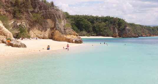 L'eau turquoise et la plage dorée de Cayo Saetia en séduit plusieurs...