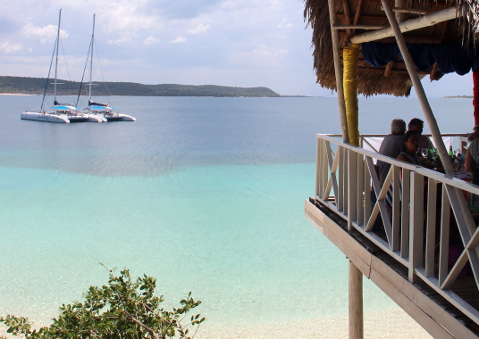 L'excursion à Cayo Saetia comprend aussi un repas, au bord de la mer.