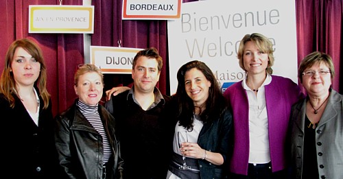 Caroline Dal'lin de Maison de la France, Sylvie Dubeau de Europauto Vacances, les comédiens Nicolas Saint-Cyr et Isabelle Marjorie Tremblay, Caroline Putnoki  D.G. de Maison de la France, et Isabelle Sparer directrice produit Europe de Vacances Transat