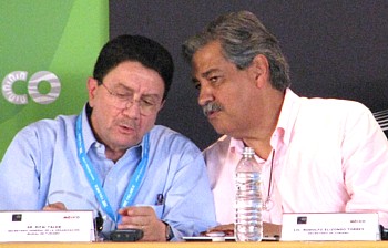 Rifai Taleb, secrétaire général de l'OMT et Rodolfo Elizondo Torres ministre du tourisme du Mexique