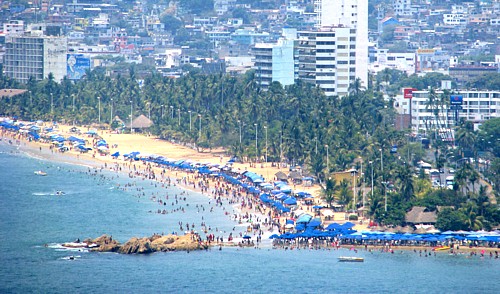 Acapulco : les plages bondées de monde