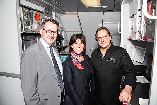 Jean-François Lemay, président-directeur général, Air Transat, Hélène Caron, Directeur de vol, Air Transat, Daniel Vézina, Chef