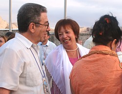 la vice-ministre du tourisme, madame Maria Elena Lopez Reyes, accueillant les invités