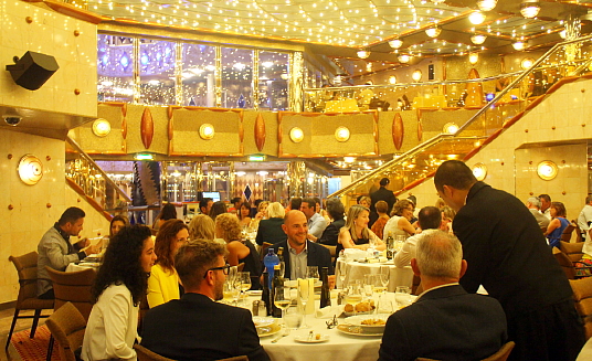 Le restaurant Duc D'Orléans sert les trois repas, dans une ambiance plus formelle Le restaurant Duc D'Orléans sert les trois repas, dans une ambiance plus formelle