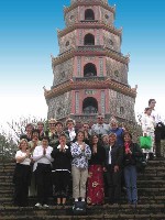 Des agents au Vietnam avec Tours Chanteclerc: photo souvenir. Des agents au Vietnam avec Tours Chanteclerc: photo souvenir.