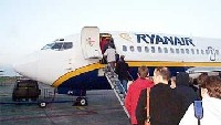 La low cost Ryanair abandonne son service payant de divertissement en vol .