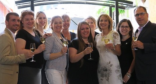 L,équipe de Transat; Alex Brien; Marie-Annick Lalande; Claude-Hélène Faucher; Debbie Cabana; Sylvie Murdock; Anne-Marie Gaudreault; Nathalie(Gaby) Dunn; Louise Fecteau; Raphaëlle Robitaille et Joseph Adamo.