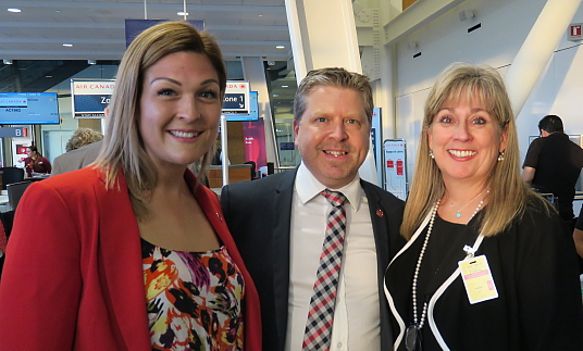 Alexie Deschesne, François Choquette et Lucie Guillemette d'Air Canada