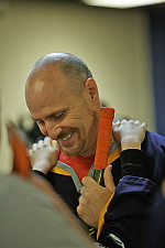 L'Œuvre des Manoirs Ronald McDonald et WestJet font une surprise à un père coach pour la fête des Pères L'Œuvre des Manoirs Ronald McDonald et WestJet font une surprise à un père coach pour la fête des Pères