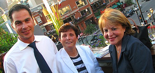 Xavier Mufraggi en compagnie de Nadia Giudice de Voyages Groupe Idéal et Francine Martin de Voyages Régence Xavier Mufraggi en compagnie de Nadia Giudice de Voyages Groupe Idéal et Francine Martin de Voyages Régence