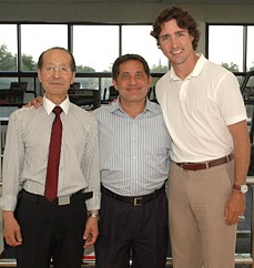 Le Grand Maître Chong Lee, Sam Char et Justin Trudeau Le Grand Maître Chong Lee, Sam Char et Justin Trudeau