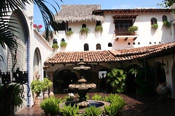 L' Hacienda San Angel occupe une partie de l' ancienne maison de Richard Burton.