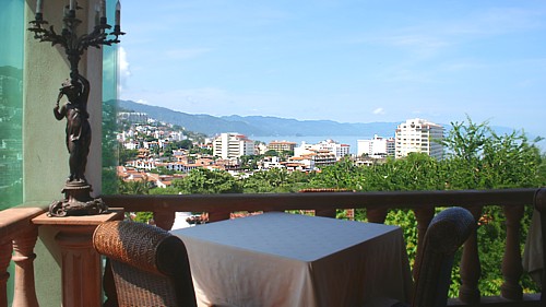 Située en surplomb de la ville, l' Hacienda San Angel offre une vue incomparable, tant depuis les chambres que du restaurant.