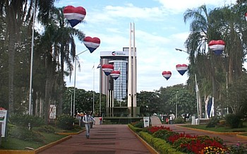 La Place d’ Armes, à Encarnacion.