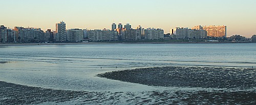 La promenade surnommée «  Las Ramblas », qui borde le Rio de la Plata.