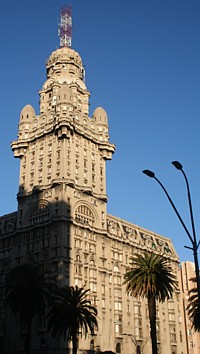Le Palacio Rinaldi, un des immeubles phares de Montevideo Le Palacio Rinaldi, un des immeubles phares de Montevideo