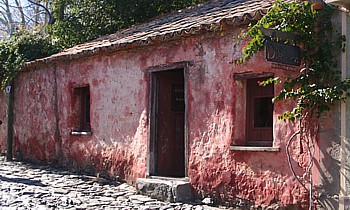 La ruelle des soupirs, l’ une des plus connues de Colonia