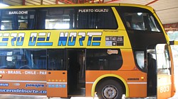 Les nombreuses compagnies de transport qui desservent les quatre coins de l’ Argentine disposent toutes de véhicules à deux étages, pour la plupart très bien équipés. Les nombreuses compagnies de transport qui desservent les quatre coins de l’ Argentine disposent toutes de véhicules à deux étages, pour la plupart très bien équipés.