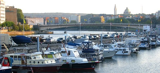 La Meuse traverse la ville de Liège La Meuse traverse la ville de Liège