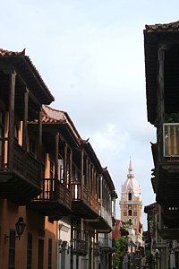La cathédrale et les balcons de Carthagène. La cathédrale et les balcons de Carthagène.