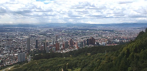 Vue sur Bogota, depuis la montagne de Montserrate. Vue sur Bogota, depuis la montagne de Montserrate.