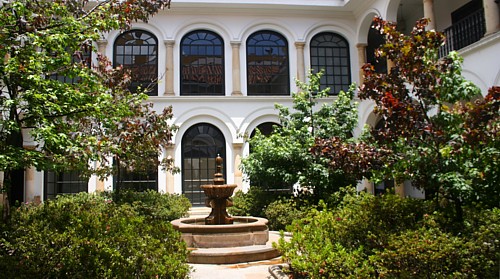 Cour de la Fondation Botero.