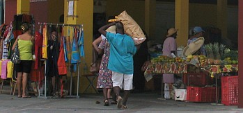 Le marché de Grand Bourg Le marché de Grand Bourg