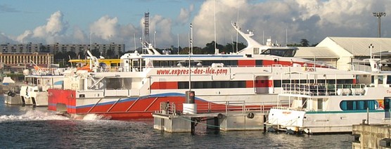 L'Express des îles qui dessert Marie Galante, Les Saintes et la Désirade