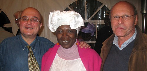 Zaki Adjali et Patrice Malacort d'Aviatours, entourant Mariam Sy Diawara présidente de Maison de l'Afrique Mandingo Zaki Adjali et Patrice Malacort d'Aviatours, entourant Mariam Sy Diawara présidente de Maison de l'Afrique Mandingo