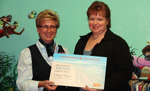 Judy Munden, chef de secteur des ventes (gauche) / Cheryl Turner (droite) Judy Munden, chef de secteur des ventes (gauche) / Cheryl Turner (droite)