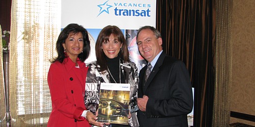 Lydia Continelli, directrice marketing, Maryse Martel, directrice commerciale et Guy Marchand directeur des ventes de Vacances Transat Lydia Continelli, directrice marketing, Maryse Martel, directrice commerciale et Guy Marchand directeur des ventes de Vacances Transat