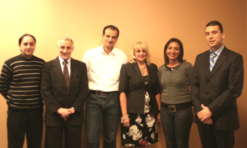 Evelyn Cassis, en compagnie de ses partenaires de la soirée d' hier soir: les gens de la compagnie Elycea et les représentants des offices de tourisme du Maroc et de la Tunisie. Evelyn Cassis, en compagnie de ses partenaires de la soirée d' hier soir: les gens de la compagnie Elycea et les représentants des offices de tourisme du Maroc et de la Tunisie.