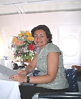 Dina, représentante de VAC à bord du vol.