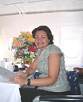 Dina, représentante de VAC à bord du vol. Dina, représentante de VAC à bord du vol.