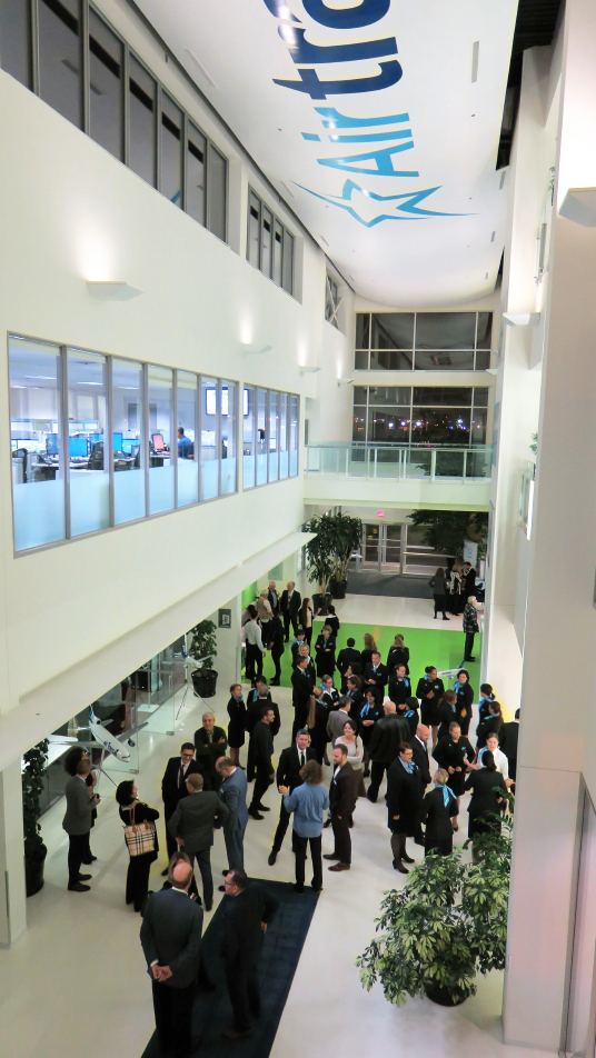 Air Transat célèbre son 30ème anniversaire, avec une nouvelle livrée et plus...  Air Transat célèbre son 30ème anniversaire, avec une nouvelle livrée et plus...