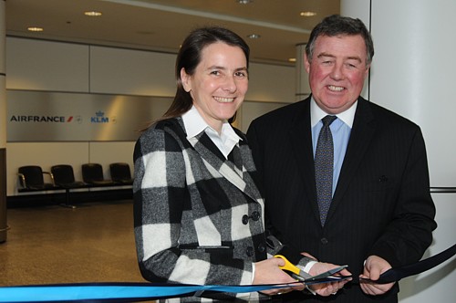 Bénédicte Duval, Vice-présidente et directrice générale, Air France-KLM, Canada et James C. Cherry, Président Aéroports de Montréal Bénédicte Duval, Vice-présidente et directrice générale, Air France-KLM, Canada et James C. Cherry, Président Aéroports de Montréal