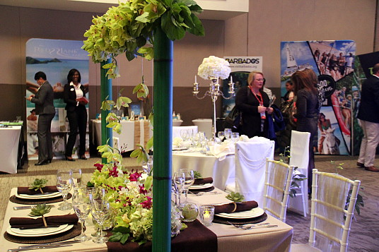 Plusieurs kiosques mettaient en vedette les nombreux décors de mariage proposés dans les Sandals. Plusieurs kiosques mettaient en vedette les nombreux décors de mariage proposés dans les Sandals.