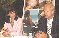 Louise Collignon, directrice nationale marketing et communications et Denis Codère, directeur commercialisation Louise Collignon, directrice nationale marketing et communications et Denis Codère, directeur commercialisation