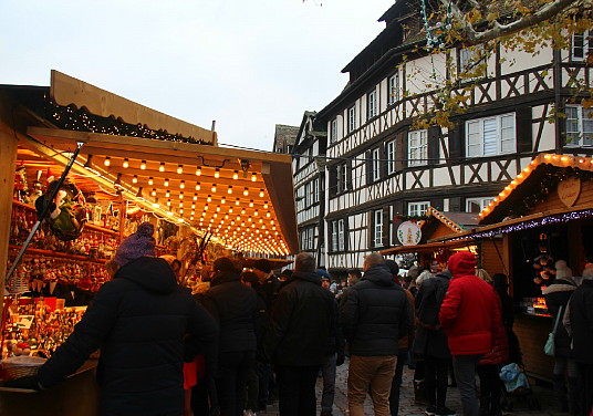 Le marché sur la place Benjamin-Zix, dans la Petite France