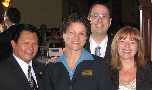 Ray Tangco, coordonnateur ventes Internet; Yannick Schutt, responsable développement des affaires; Éric St-Pierre, chef gestion des produits croisières et Lina Côté, directrice ventes et commercialisation Ray Tangco, coordonnateur ventes Internet; Yannick Schutt, responsable développement des affaires; Éric St-Pierre, chef gestion des produits croisières et Lina Côté, directrice ventes et commercialisation