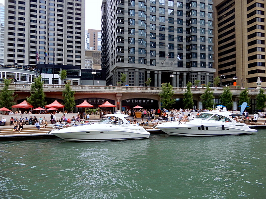 Bar à vin le long du « Riverwalk »