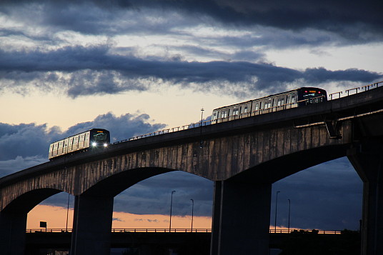 La nouvelle Canada Line Skytrain relie l'aéroport à Richmond en une quinzaine de minutes