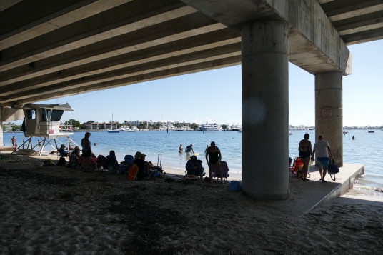 La plage de Singer Inlet