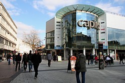 Le centre-ville de Cardiff compte plusieurs centres commerciaux, flambants neufs, qui regroupent toutes les grandes enseignes.