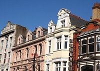 Cardiff possède de beaux immeubles victoriens, legs d' une période faste. Cardiff possède de beaux immeubles victoriens, legs d' une période faste.