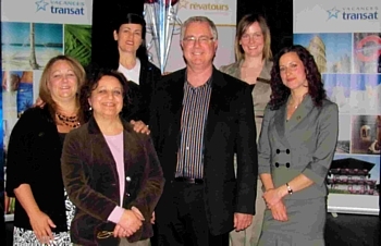 Cristie Newell, dir. dév. des affaires; Franca Iuele, dir. marketing et dév. ; Nathalie Guay, directrice régionale; Lindsay Pearlman, v-p exécutif et directeur général ; Julie Dufresne, traductrice; Cynthia Galazzo, coordonnatrice marketing