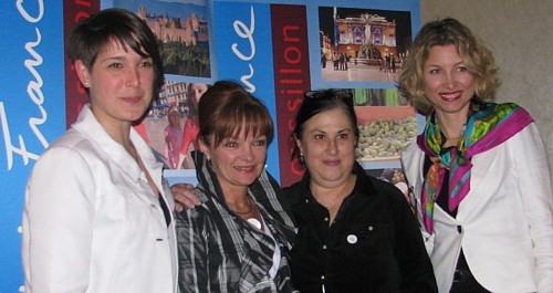 Marie-Eve Bédard et Caroline Putnoli entourent les gagnantes Geneviève -Ouellet Parent et Céline Moskowitz Marie-Eve Bédard et Caroline Putnoli entourent les gagnantes Geneviève -Ouellet Parent et Céline Moskowitz