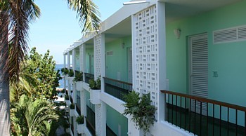 Complètement restauré récemment, l' hôtel Boca Chica joue la carte rétro, dans toute sa décoration.