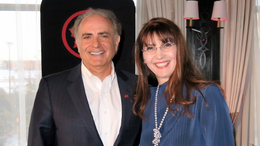 Calin Rovinescu, président et chef de la direction d'Air Canada et Lizabel Nitoi, CEO de Connect-RO Calin Rovinescu, président et chef de la direction d'Air Canada et Lizabel Nitoi, CEO de Connect-RO